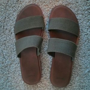 Yoga Gora Gora Sandals - Olive